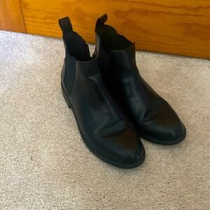 Black boots, size 8.5